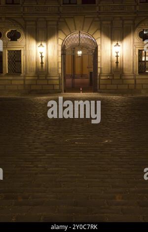 Porta illuminata nel centro di Monaco Foto Stock