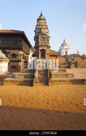 Nessuno è presente al tempio Siddhi Laxmi in Piazza Durbar durante una mattinata di sole a Bhaktapur, Nepal. Prima del 2015 danni sismici Foto Stock