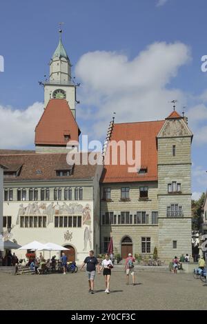 Pfennigturm presso il municipio costruito nel 1490 e guglia della cattedrale di San Nicola, murales storici, murales, arti e artigianato, persone, municipio, Ueberlinge Foto Stock