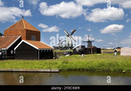 Mulini a vento nella fattoria olandese a Zaanse Schans Foto Stock