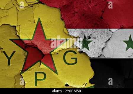 Bandiere di YPG e Siria dipinte su un muro incrinato Foto Stock