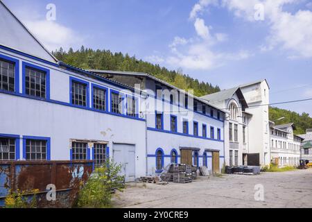 La fabbrica di colore blu di Schindler si trova direttamente sul fiume Zwickauer Mulde e appartiene al distretto Zschorlau di Albernau, nell'ora sassone Mo Foto Stock