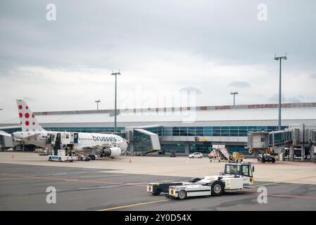 Aerei all'aeroporto Vaclav Havel di Praga, ex aeroporto internazionale Ruzyne di Praga, capitale della Repubblica Ceca, il 19 agosto 2024 Foto Stock