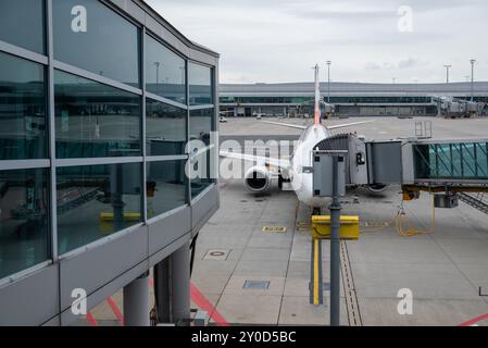 Aerei all'aeroporto Vaclav Havel di Praga, ex aeroporto internazionale Ruzyne di Praga, capitale della Repubblica Ceca, il 19 agosto 2024 Foto Stock