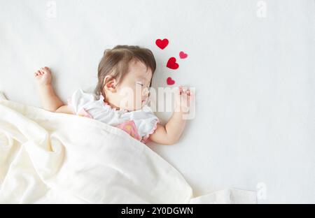 Il bambino fa un pisolino e il cuore Foto Stock