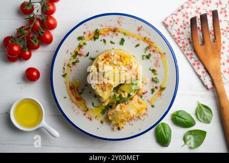 Causa Peruana. Il causa Lima è un antipasto tradizionale della cucina peruviana a base di patate, avocado, pollo o tonno. Foto Stock