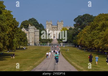 Windsor, Regno Unito. 1 settembre 2024. Il Castello di Windsor e la lunga passeggiata. Credito: Vuk Valcic/Alamy Foto Stock