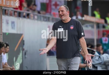 Heidenheim, Germania. 1 settembre 2024. Frank Schmidt (allenatore 1. FC Heidenheim), FC Augsburg vs. FC Heidenheim, 2. SPIELTAG; LE NORMATIVE DFL VIETANO QUALSIASI USO DI FOTOGRAFIE COME SEQUENZE DI IMMAGINI E/O QUASI-VIDEO. Credito: dpa/Alamy Live News Foto Stock