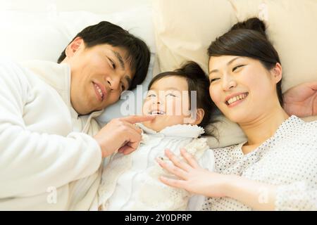 Famiglia di tre in relazioni armoniose Foto Stock