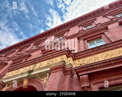 Facciata ad arco e mattoni del National Building Museum di Washington DC Foto Stock