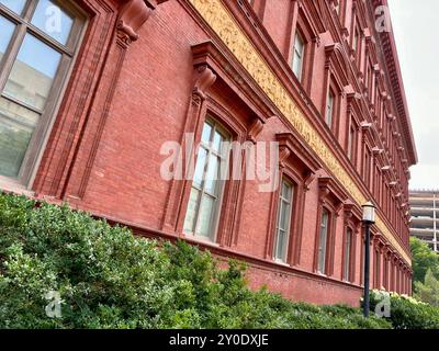 Facciata in mattoni rossi del National Building Museum di Washington DC. Foto Stock