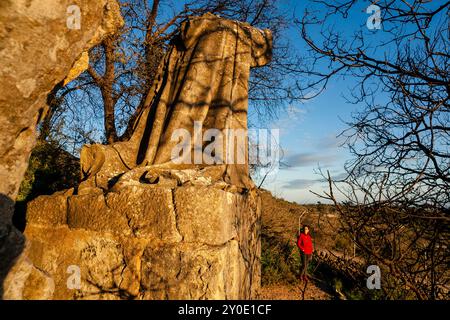 Statua nella grotta del beato Ramon Llull, puig de Randa, Algaida, maiorca, isole baleari, spagna, europa Foto Stock