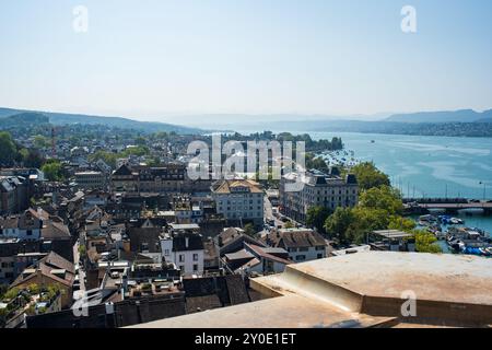 28-08-2024 Zurigo, Svizzera. Vista aerea del lago Zurigo al Belle Vue in una giornata estiva di sole. Foto Stock