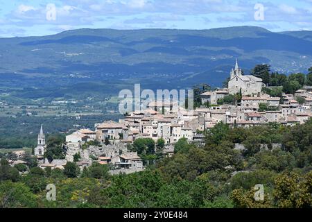 Vista sul Villaggio arroccato o sul Villaggio Hilltop di Bonnieux nel Parco regionale Luberon Vaucluse Provence Francia Foto Stock