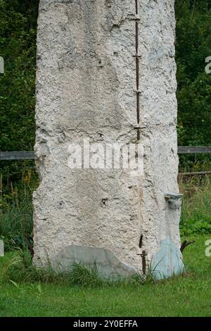 Ludwikowice Klodzkie, Polonia - 10 agosto 2024 - struttura in cemento chiamata "Mucholapka" (cattura mosche) costruita dalla Germania nazista durante la seconda guerra mondiale Foto Stock