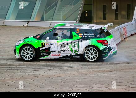 Pablo Fernandez Gonzalez alla guida di una Citroen DS3 R5 in una tappa speciale del 17° Cristian Lopez Rally Santander Cantabria Spagna 02/08/2024 Foto Stock