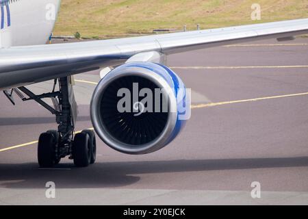 Primo piano Motor Icelandair Plane a Schiphol Paesi Bassi 29-8-2024 Foto Stock