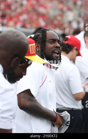 College Park, Maryland, Stati Uniti. 31 agosto 2024. Wale partecipa all'inaugurazione di football maschile dell'NCAA College asa ospite del Maryland contro l'Università del Connecticut al SECU Stadium il 31 agosto 2024 a College Park, Maryland. Crediti: Mpi34/Media Punch/Alamy Live News Foto Stock