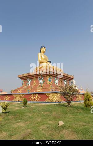 Statua del Buddha, zona monastica occidentale, Lumbini, Nepal Foto Stock