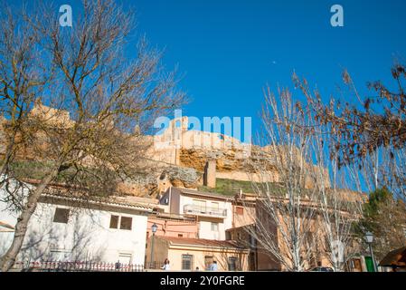 Villaggio e castello. Zorita de los Canes, provincia di Guadalajara, Castilla la Mancha, Spagna. Foto Stock