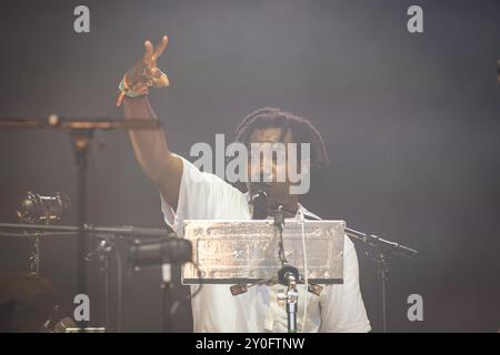 La cantante e cantautrice britannica, Sampha, si esibisce dal vivo al festival Rock en Seine. Foto Stock