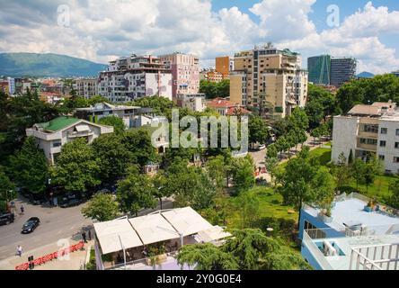 Tirana, Albania - 30 maggio 2024. Tirana vista dalla cima della Piramide di Tirana Foto Stock