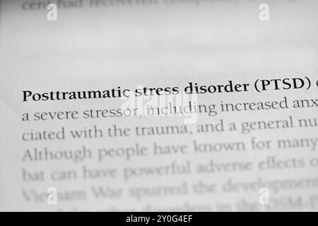 Primo piano della psicologia Textbook Word "disturbo da stress posttraumatico (PTSD)" Foto Stock