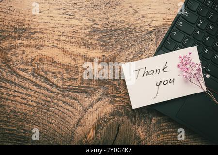 Grazie sul foglio adesivo del notebook Foto Stock