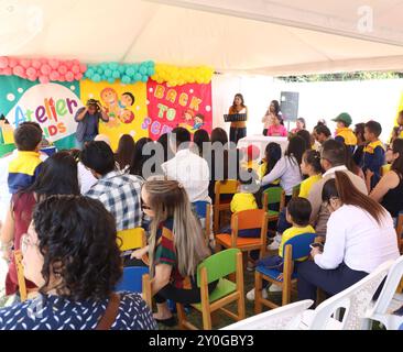 TORNA A SCUOLA QUITO Quito, lunedì 2 settembre 2024 più di 6700 istituti educativi come college e scuole stanno gradualmente tornando alle lezioni negli altopiani foto API Rolando Enriquez Quito Pichincha Ecuador EDU TORNA A SCUOLA QUITO 685e1b0fcab0d4597c5f097b0be24869 Copyright: XROLANDOxENRIQUEZx Foto Stock