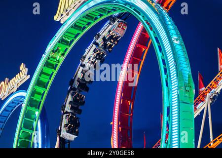 Vienna, Austria - 5 agosto 2024: Montagne russe nello storico parco divertimenti Prater di Vienna Foto Stock