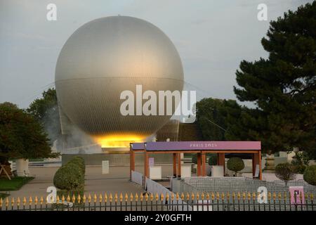 Parigi, Francia. 1 settembre 2024. Il Calderone Paralimpico di Parigi, Francia, il 1° settembre 2024. Illustrazione paralimpica di Parigi 2024. Foto di Karim Ait Adjedjou/ABACAPRESS. COM credito: Abaca Press/Alamy Live News Foto Stock