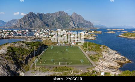 Ripresa aerea di Henningsvaer, Lofoten in Norvegia Foto Stock