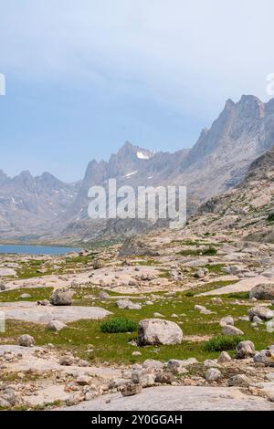 Fotografia del bacino di Titcomb; Wind River Range, Bridger National Forest, Pinedale, Wyoming in una splendida giornata estiva. Foto Stock