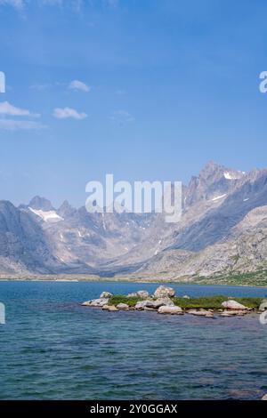 Fotografia del bacino di Titcomb; Wind River Range, Bridger National Forest, Pinedale, Wyoming in una splendida giornata estiva. Foto Stock