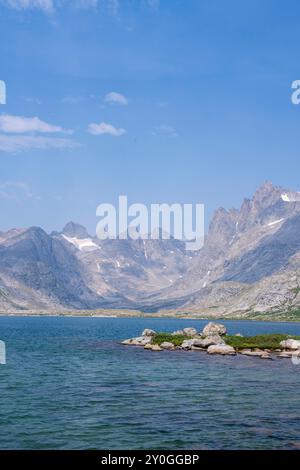 Fotografia del bacino di Titcomb; Wind River Range, Bridger National Forest, Pinedale, Wyoming in una splendida giornata estiva. Foto Stock