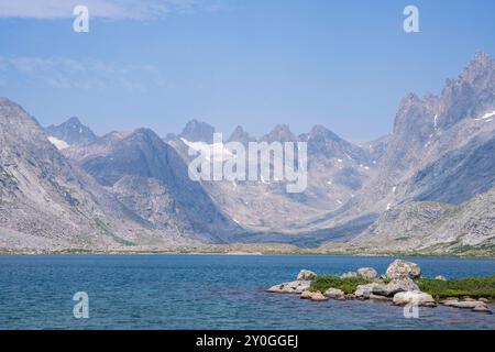 Fotografia del bacino di Titcomb; Wind River Range, Bridger National Forest, Pinedale, Wyoming in una splendida giornata estiva. Foto Stock