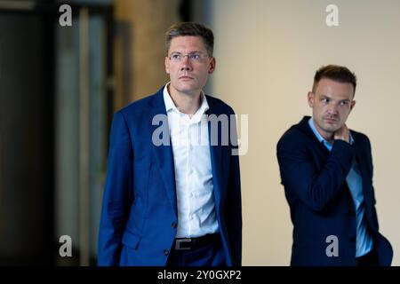 CDU Thüringen SITZUNG LANDESVORSTAND 02/09/2024 - Erfurt: Christian Hirte CDU und Stefan Gruhner auf dem Weg zur Sitzung. Sitzung des Landesvorstands der CDU Thüringen im Thüringer Landtag AM 2. Settembre 2024. /                    *** RIUNIONE della CDU TURINGIA DEL CONSIGLIO DI STATO 02 09 2024 Erfurt Christian Hirte CDU e Stefan Gruhner sulla strada per la riunione del Consiglio di Stato della CDU Turingia nel parlamento statale della Turingia il 2 settembre 2024 Foto Stock