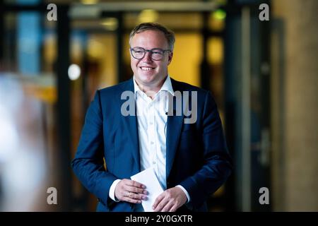 CDU Thüringen SITZUNG LANDESVORSTAND 02/09/2024 - Erfurt: Der Landesvorsitzende der CDU Thüringen, Mario Voigt, auf dem Weg zur Sitzung. Sitzung des Landesvorstands der CDU Thüringen im Thüringer Landtag AM 2. Settembre 2024. /                    *** CDU TURINGIA RIUNIONE DEL CONSIGLIO DI STATO 02 09 2024 Erfurt il presidente di stato della CDU Turingia, Mario Voigt, in viaggio per la riunione del Consiglio di Stato della CDU Turingia nel parlamento di stato della Turingia il 2 settembre 2024 Foto Stock