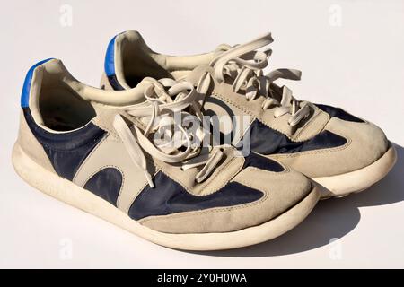 Scarpe Old camper, sneaker vintage e scarpe urbane casual bianche Foto Stock