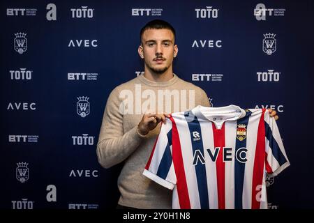 Tilburg, Paesi Bassi. 31 agosto 2024. TILBURG, 31-08-2024. Stadio Koning Willem II. Eredivisie voetbal, stagione Divisie, 2024-2025. Miodrag Pivas firma al Willem II. Credito: Pro Shots/Alamy Live News Foto Stock