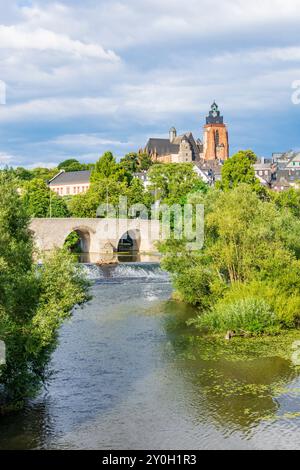 Wetzlar: fiume Lahn, ponte alte Lahnbrücke, cattedrale di Wetzlar a Lahntal, Assia, Assia, Germania Foto Stock