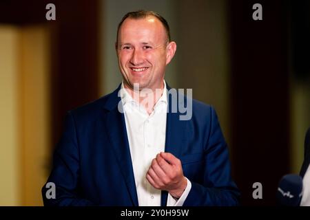 CDU Thüringen SITZUNG LANDESVORSTAND 02/09/2024 - Erfurt: Pressestatement von Christian Herrgott CDU nach der Sitzung. Sitzung des Landesvorstands der CDU Thüringen im Thüringer Landtag AM 2. Settembre 2024. /                    *** CDU TURINGIA RIUNIONE DEL CONSIGLIO DI STATO 02 09 2024 Erfurt comunicato stampa di Christian Herrgott CDU dopo la riunione del Consiglio di Stato della CDU Turingia nel parlamento statale della Turingia il 2 settembre 2024 Foto Stock