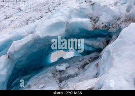 Grotta di ghiaccio blu nel ghiacciaio Skaftafell, parte del Parco Nazionale Vatnajokull, Islanda. Foto Stock