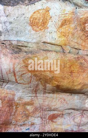 Disegni antichi presso il sito di arte rupestre aborigena di Ubirr, il parco nazionale di Kakadu, la Kakadu Highway, Jabiru, Northern Territory, Australia Foto Stock