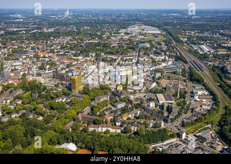 Luftbild, City Innenstadt Ansicht mit Hbf Hauptbahnhof, Wohngebiet und Übersicht Altstadt, Gelsenkirchen, Ruhrgebiet, Nordrhein-Westfalen, Deutschland ACHTUNGxMINDESTHONORARx60xEURO *** Vista aerea, vista sul centro città con stazione principale, zona residenziale e panoramica del centro storico, Gelsenkirchen, Germania, RESTRENXRENTESTRENXRENTESTRENTESTRATRENTESTRENXRENGALIONE60, Germania Foto Stock