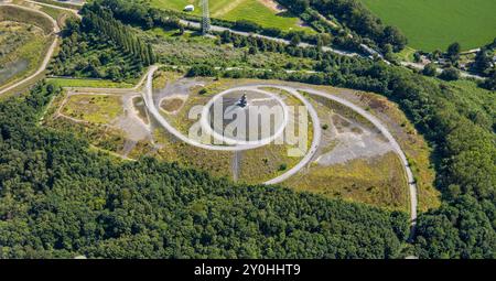 Luftbild, Halde Rheinelbe im Waldgebiet mit Skulptur Himmelstreppe, Ückendorf, Gelsenkirchen, Ruhrgebiet, Nordrhein-Westfalen, Deutschland ACHTUNGxMINDESTHONORARx60xEURO *** Vista aerea, cumulo di scorie del Rheinelbe nella zona forestale con sculture Himmelstreppe, Ückendorf, Gelsenkirchen, Ruhr, Renania settentrionale-Vestfalia, Germania ATTENTIONxMINDESTHONORARx60xEURO Foto Stock