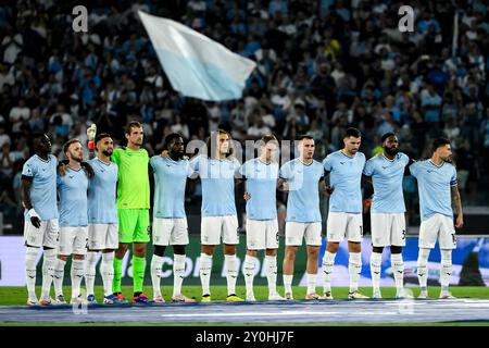 I giocatori laziali partecipano ad un minuto di silenzio in memoria dell'ex allenatore Sven Goran Eriksson durante la partita di serie A tra SS Lazio e AC Milan allo stadio Olimpico di Roma (Italia), 31 agosto 2024. Foto Stock