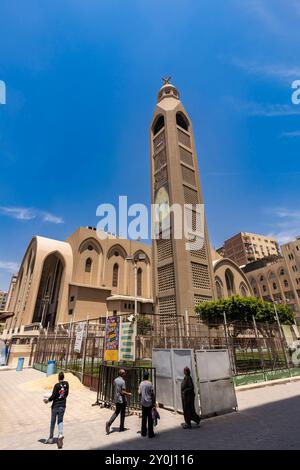 Cattedrale copta di Santa Maria di Zeitoun, nuovo enorme complesso di chiese, costruito dopo l'apparizione mariana, Zeitoun (Zeitun), il Cairo, Egitto, Nord Africa, Africa Foto Stock