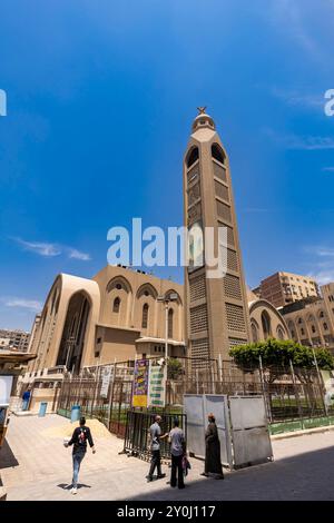 Cattedrale copta di Santa Maria di Zeitoun, nuovo enorme complesso di chiese, costruito dopo l'apparizione mariana, Zeitoun (Zeitun), il Cairo, Egitto, Nord Africa, Africa Foto Stock