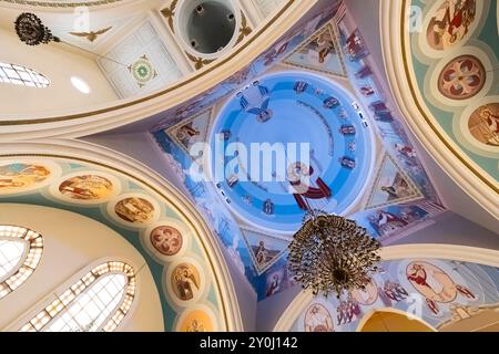 Cattedrale di Santa Maria di Zeitoun, nuova chiesa dopo l'apparizione, dipinti sul soffitto di apparizione mariana, Zeitoun, Cairo, Egitto, Nord Africa, Africa Foto Stock